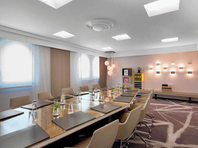 Le Meridien Beach Plaza image