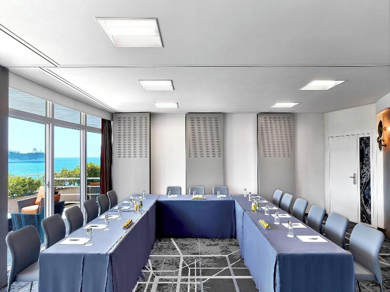 Le Meridien Beach Plaza image