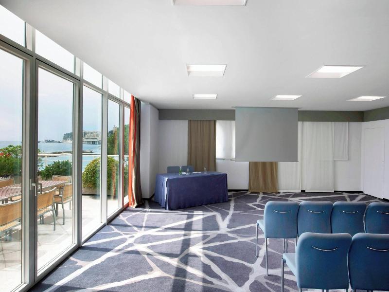 Le Meridien Beach Plaza image