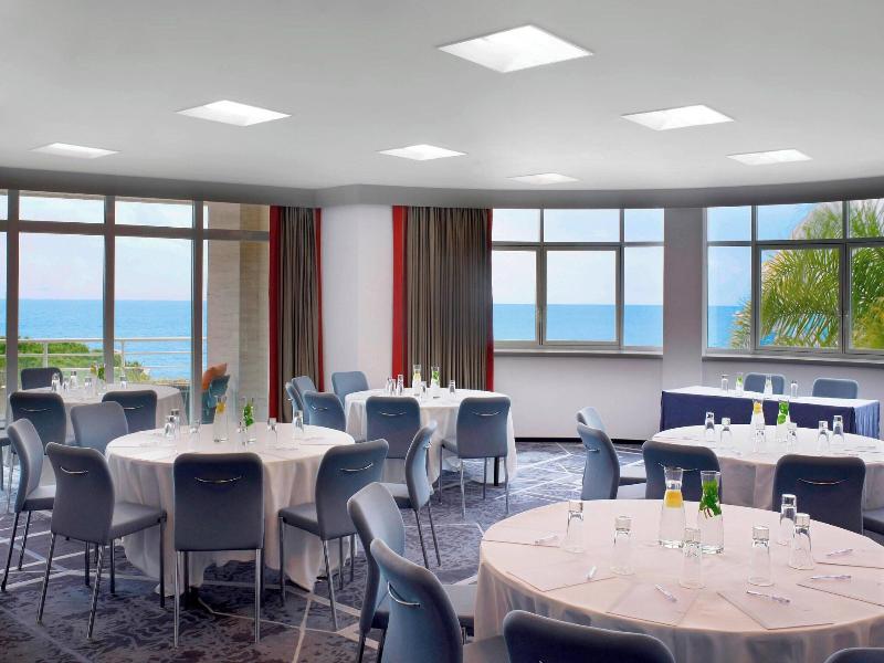 Le Meridien Beach Plaza image