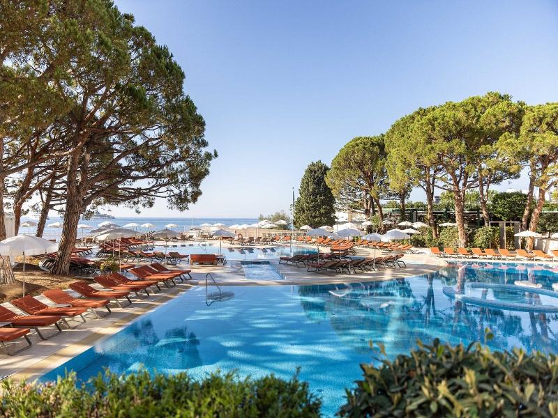 Le Meridien Beach Plaza image