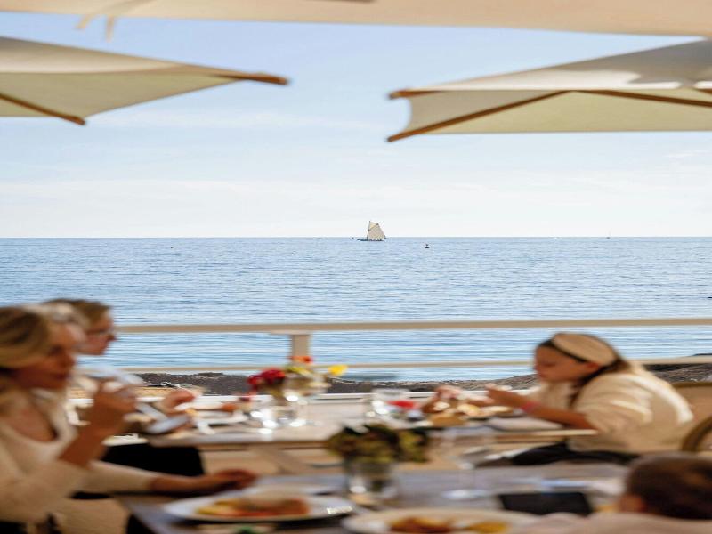 Le Meridien Beach Plaza image