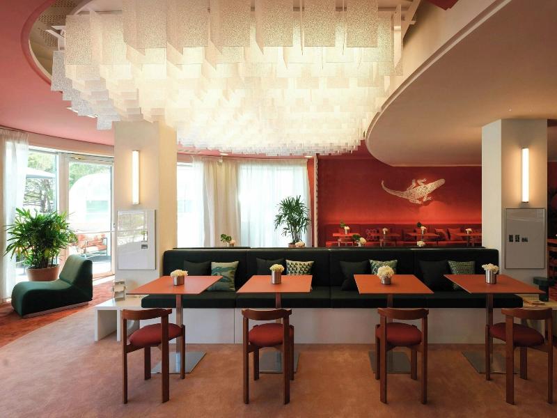 Le Meridien Beach Plaza image