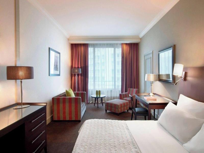 Le Meridien Beach Plaza image