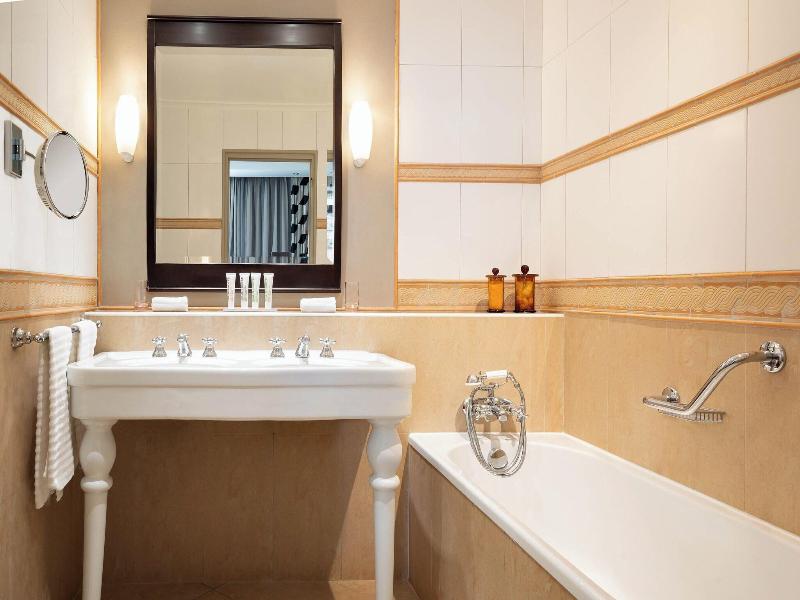 Le Meridien Beach Plaza image