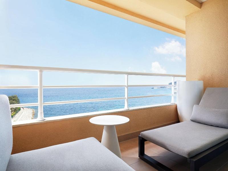 Le Meridien Beach Plaza image