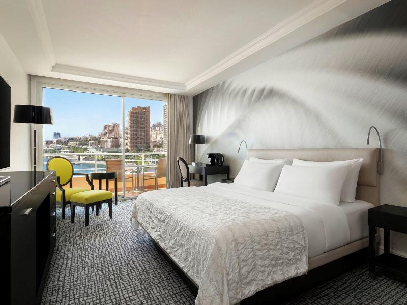Le Meridien Beach Plaza image