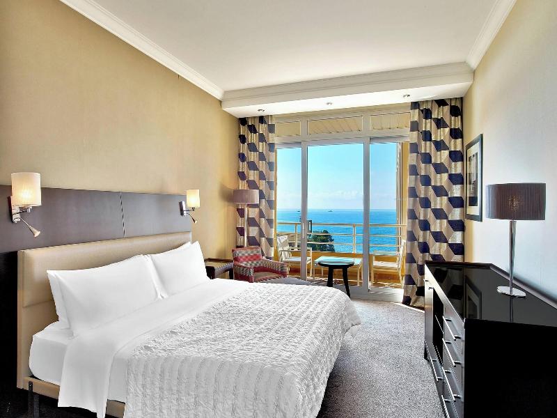 Le Meridien Beach Plaza image