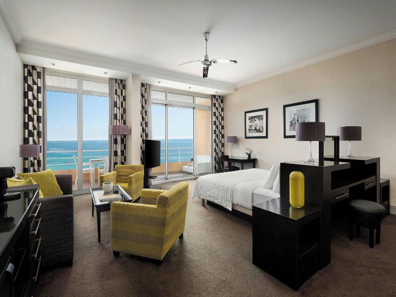 Le Meridien Beach Plaza image