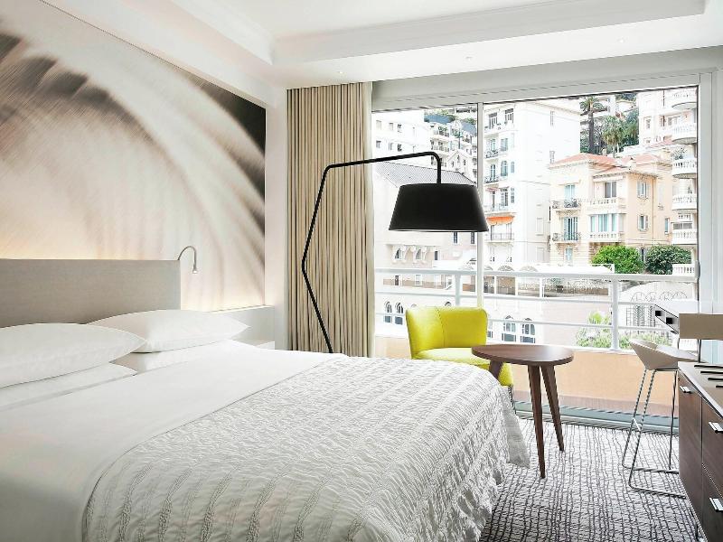 Le Meridien Beach Plaza image