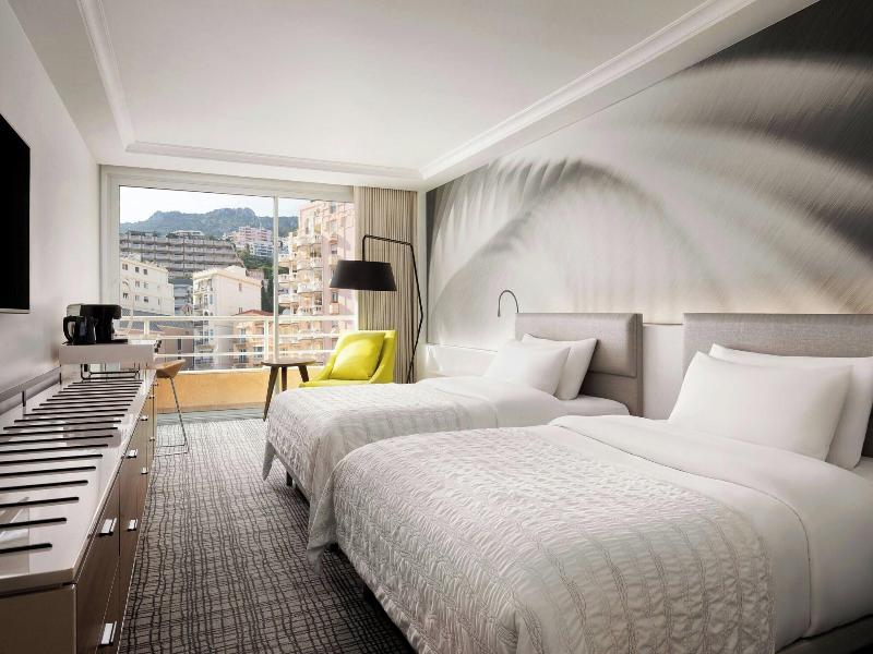 Le Meridien Beach Plaza image