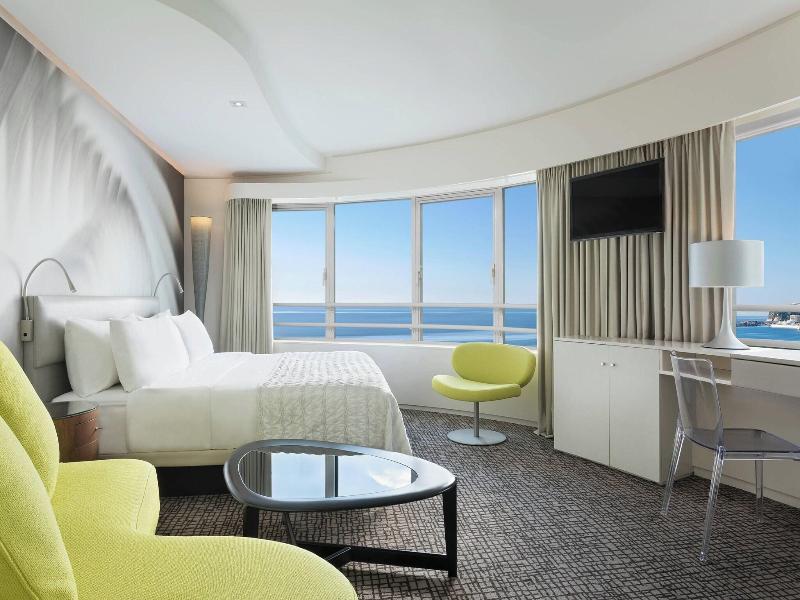Le Meridien Beach Plaza image