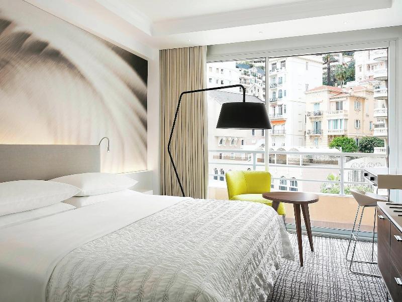 Le Meridien Beach Plaza image