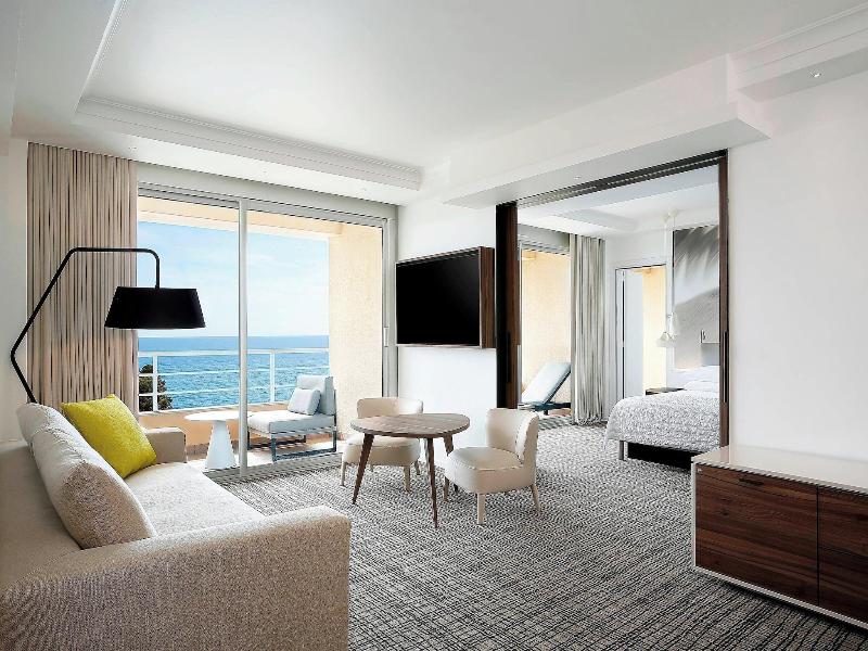 Le Meridien Beach Plaza image