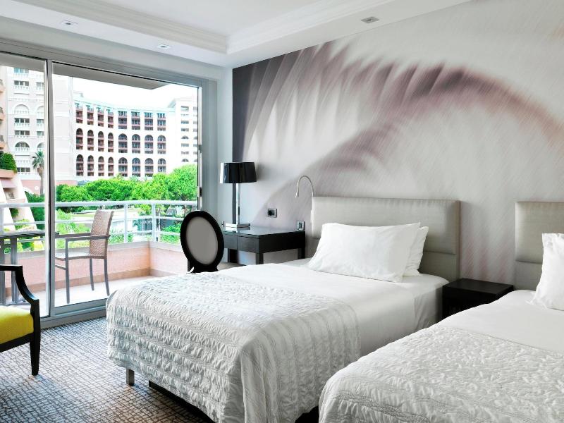 Le Meridien Beach Plaza image