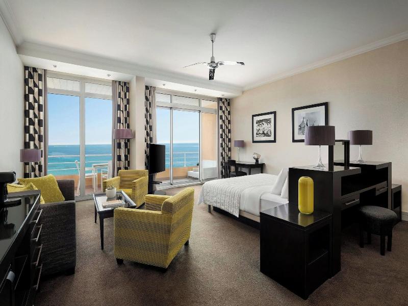 Le Meridien Beach Plaza image