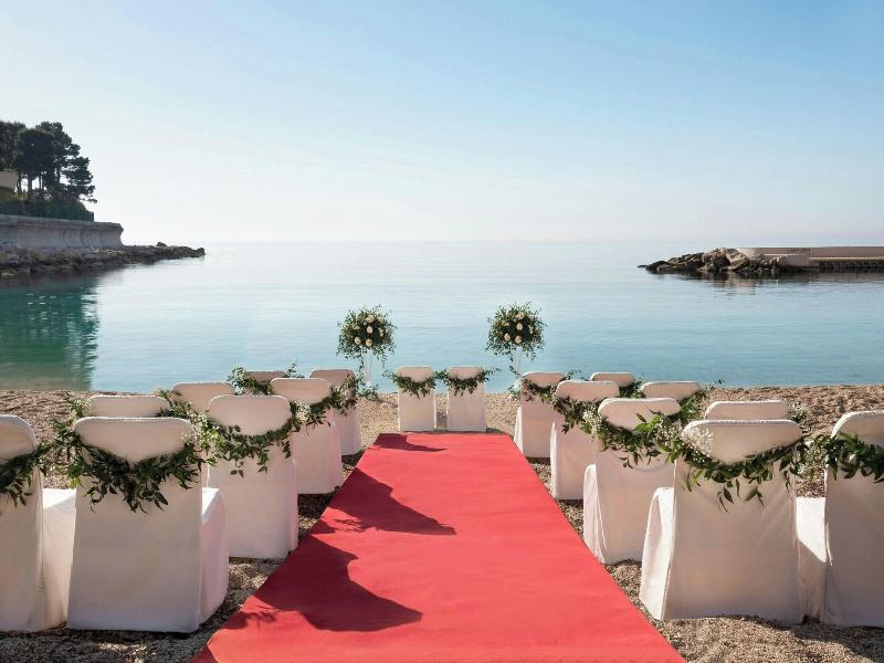 Le Meridien Beach Plaza image
