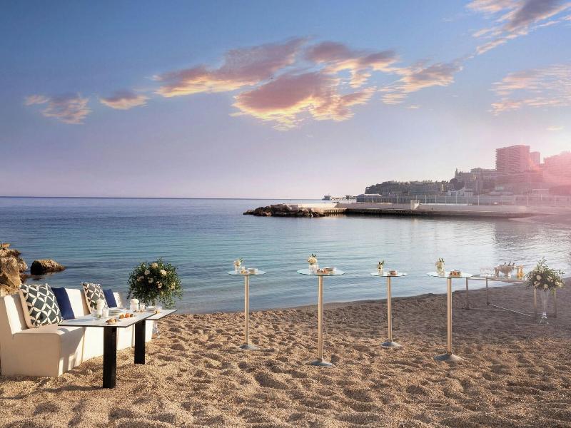 Le Meridien Beach Plaza image