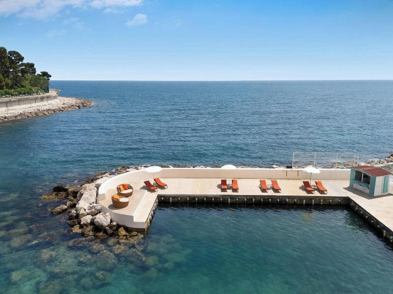 Le Meridien Beach Plaza image