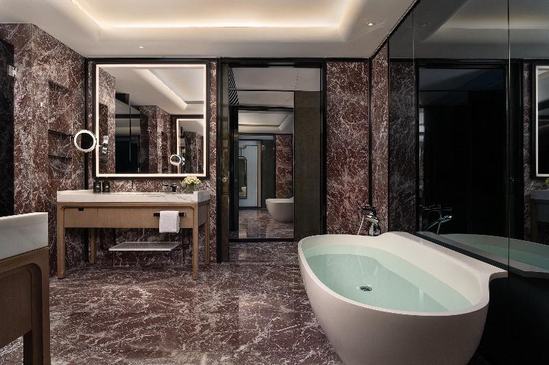 Four Seasons Hotel Guangzhou image