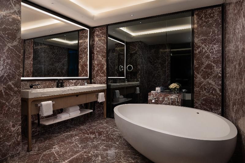 Four Seasons Hotel Guangzhou image