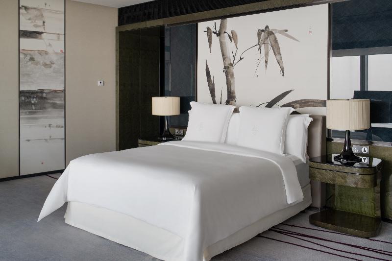 Four Seasons Hotel Guangzhou image