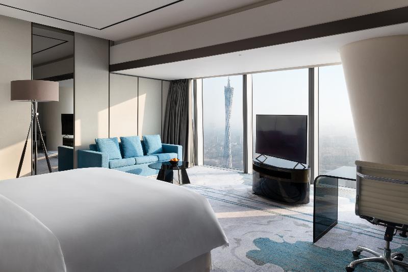 Four Seasons Hotel Guangzhou image