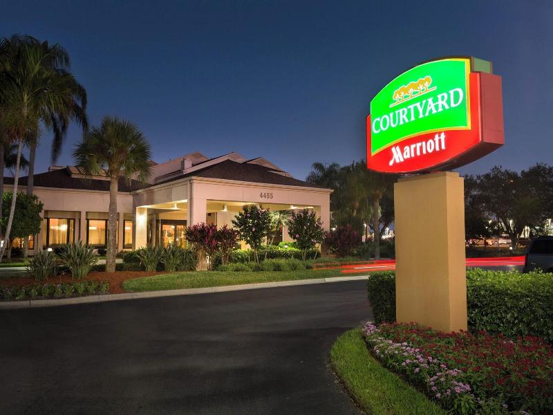 Courtyard Fort Myers Cape Coral image