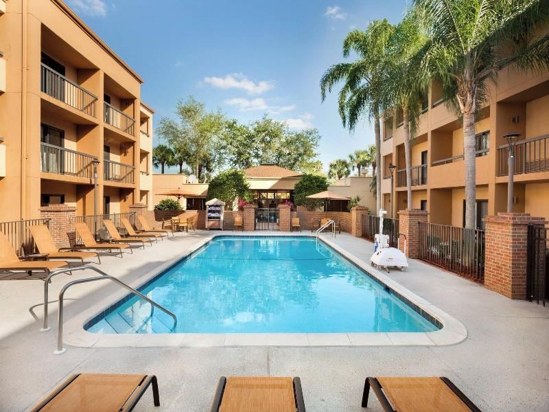 Courtyard Fort Myers Cape Coral image