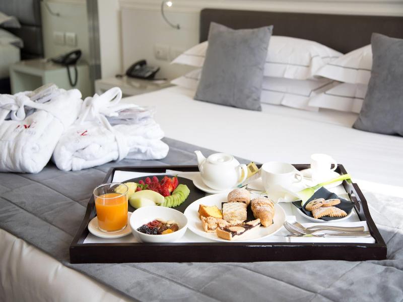 Grande Albergo Roma image