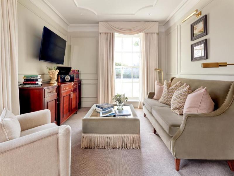 Hayfield Manor image