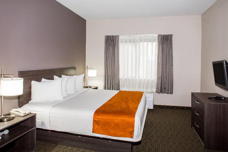 Days Inn & Suites by Wyndham Orlando Airport image