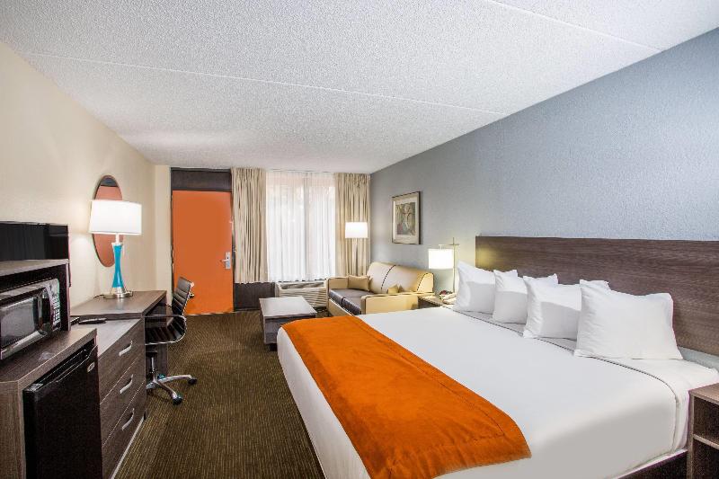 Days Inn & Suites by Wyndham Orlando Airport image