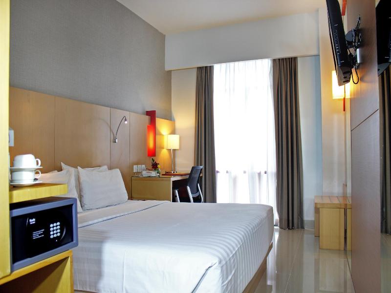 Hotel Santika Premiere Dyandra Hotel & Convention image