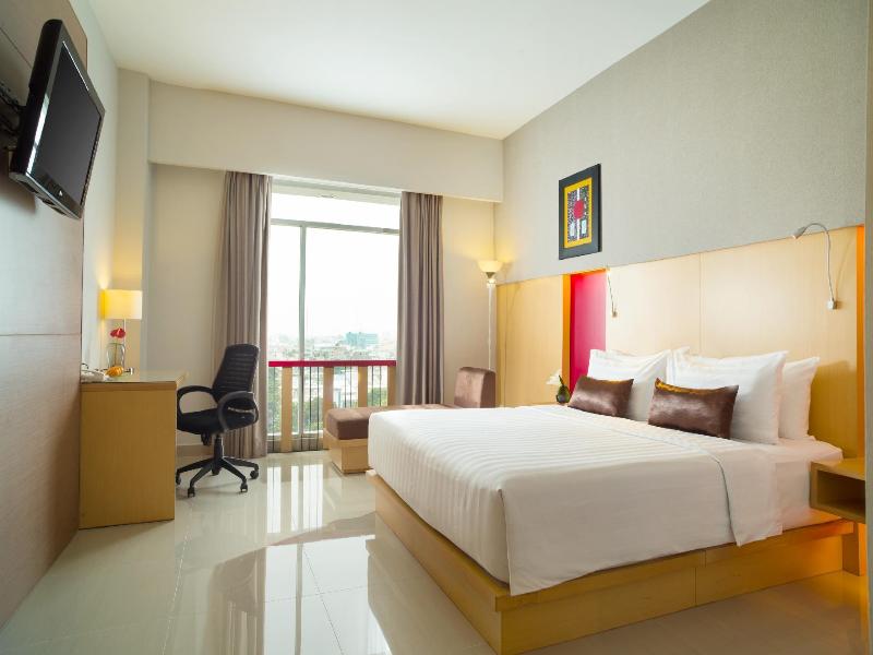 Hotel Santika Premiere Dyandra Hotel & Convention image