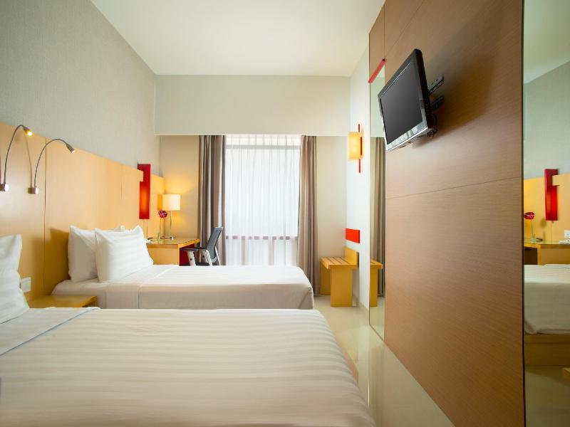 Hotel Santika Premiere Dyandra Hotel & Convention image