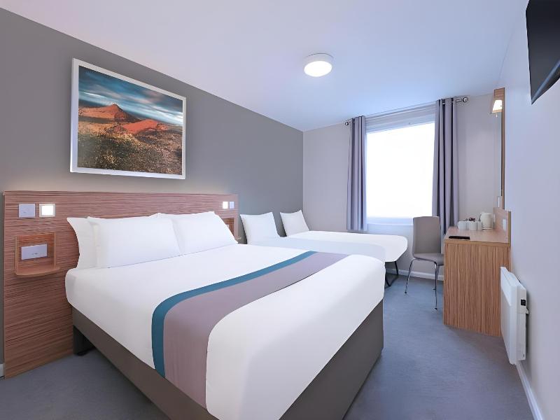 Travelodge Gatwick Central Airport image