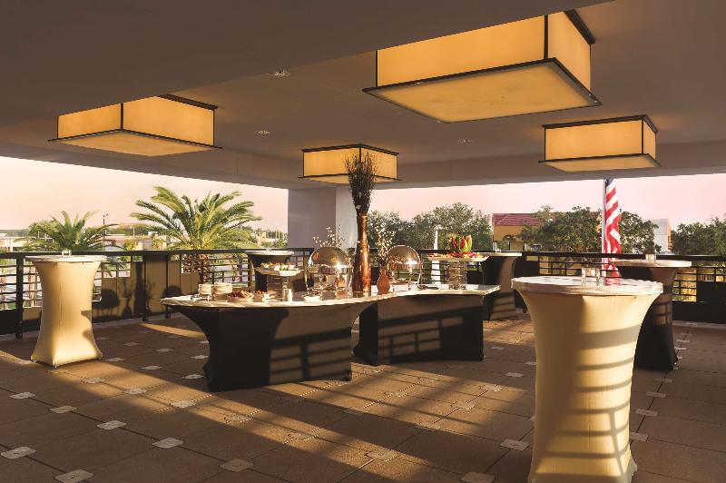 在meiguo.com看到的Embassy Suites LBV South的介绍图片