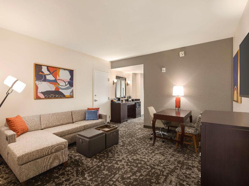 Embassy Suites by Hilton Orlando LBV South image