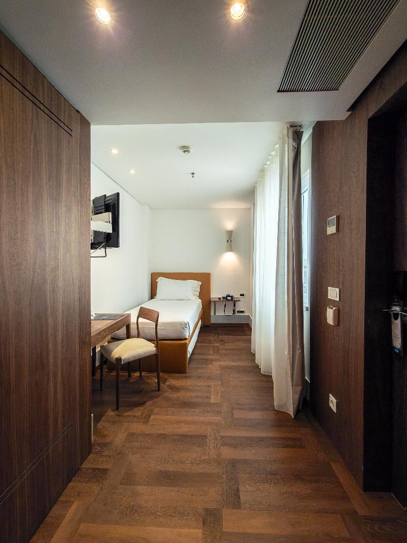 Lisboa Carmo Hotel image