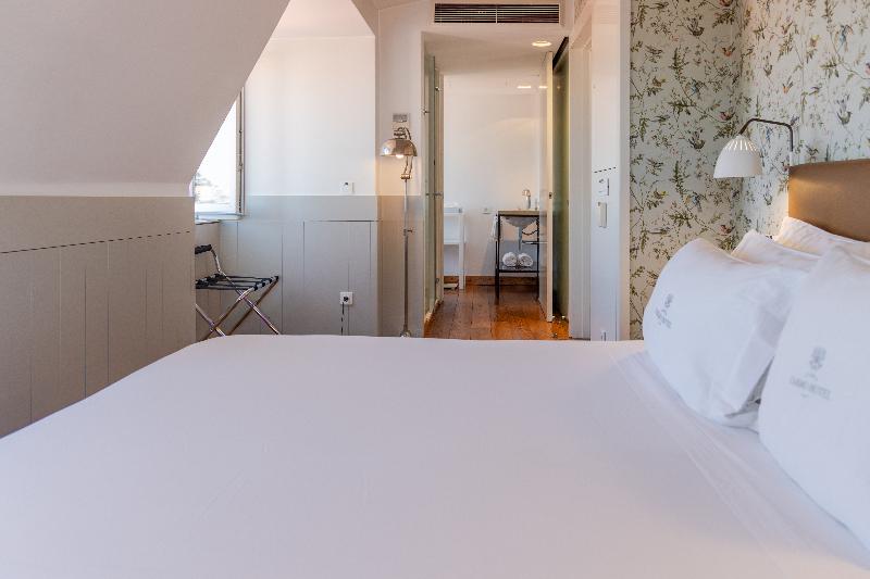 Lisboa Carmo Hotel image