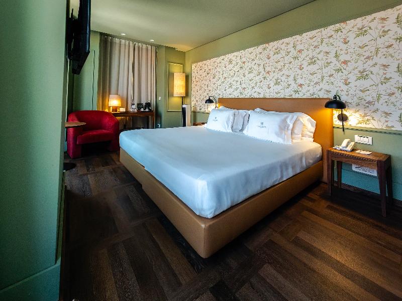 Lisboa Carmo Hotel image