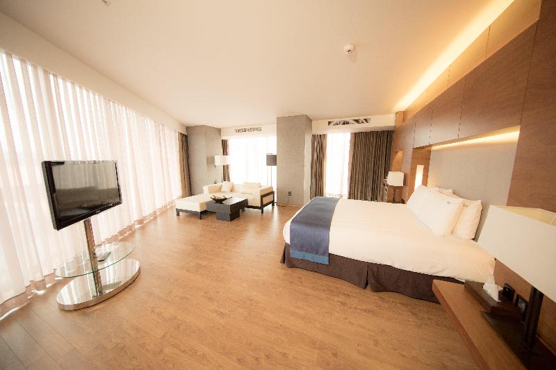 Holiday Inn Gwangju image