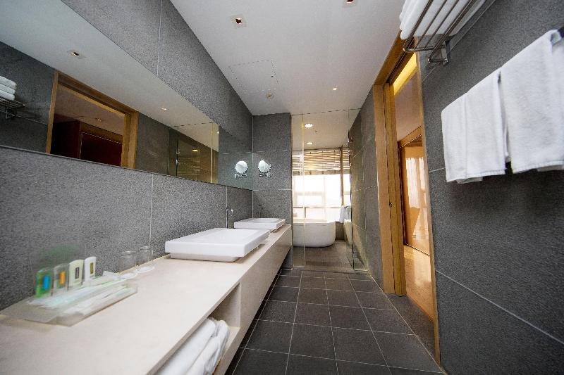 Holiday Inn Gwangju image