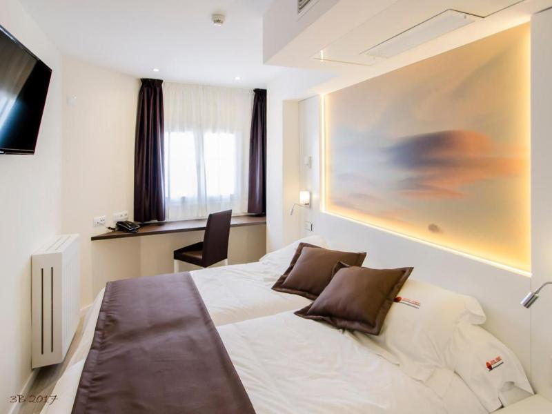 Apartamentos Ponent image