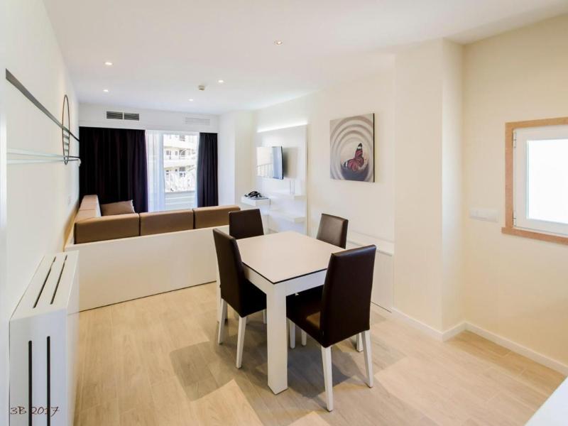 Apartamentos Ponent image