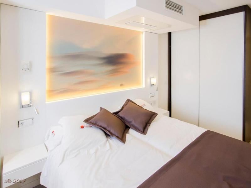 Apartamentos Ponent image