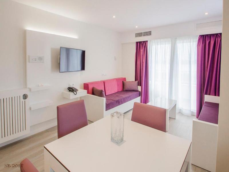 Apartamentos Ponent image