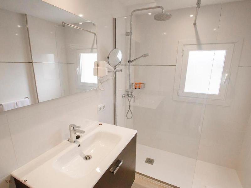Apartamentos Ponent image