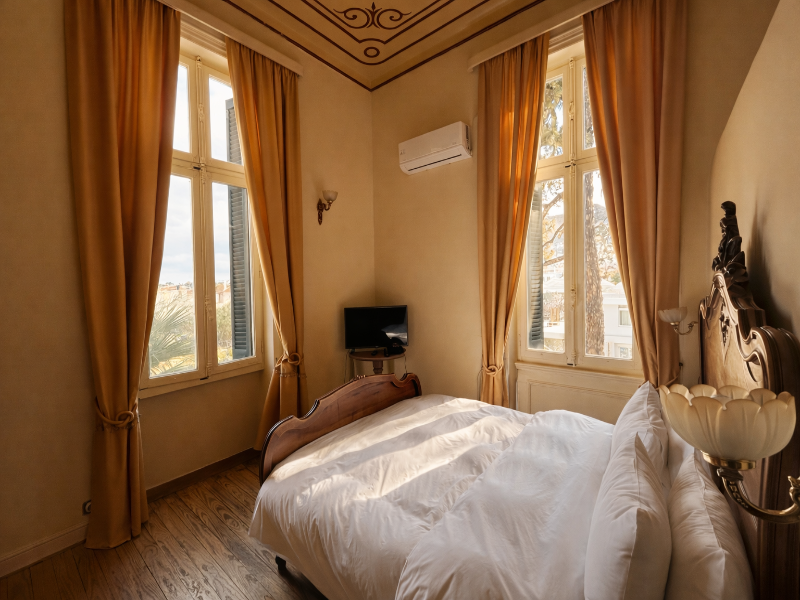 Loriet Hotel image